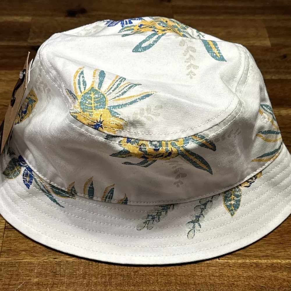 NWT Van's Floral Bucket Hat